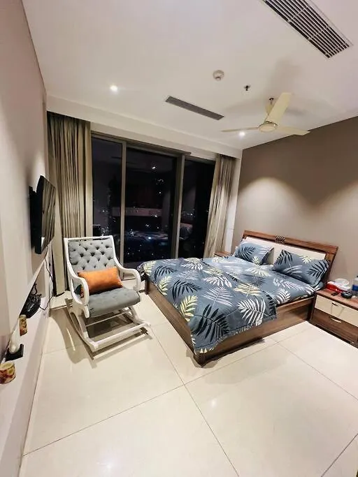 Luxury Studios Key 5 - 2 Bhk Fully Furnished Apartment Гургаон