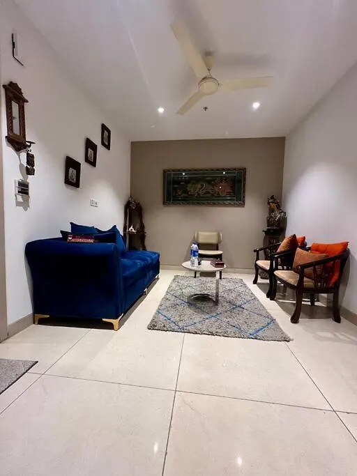 Luxury Studios Key 5 - 2 Bhk Fully Furnished Apartment グルガウン