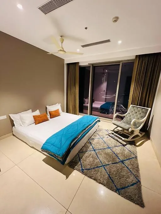 Luxury Studios Key 5 - 2 Bhk Fully Furnished Apartment グルガウン